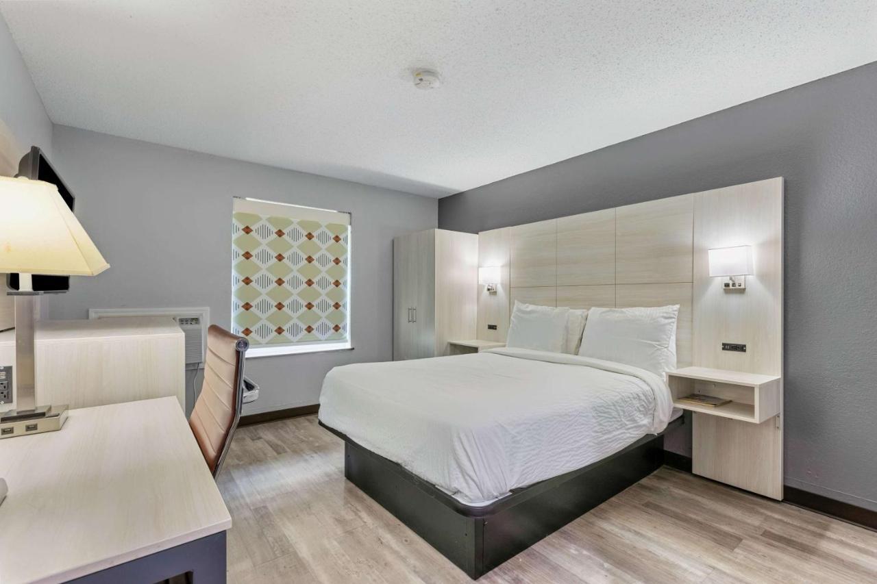 Zimmer mit 1 Queensize-Bett und Badewanne mit Haltegriffen – barrierefrei, Nichtraucher