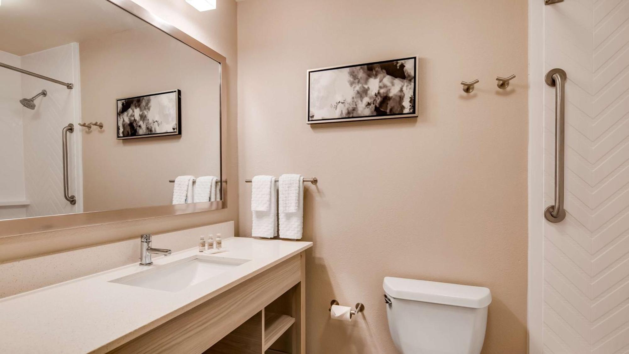 Queen Room with Two Queen Beds - Non-Smoking,1279926847:JPEG