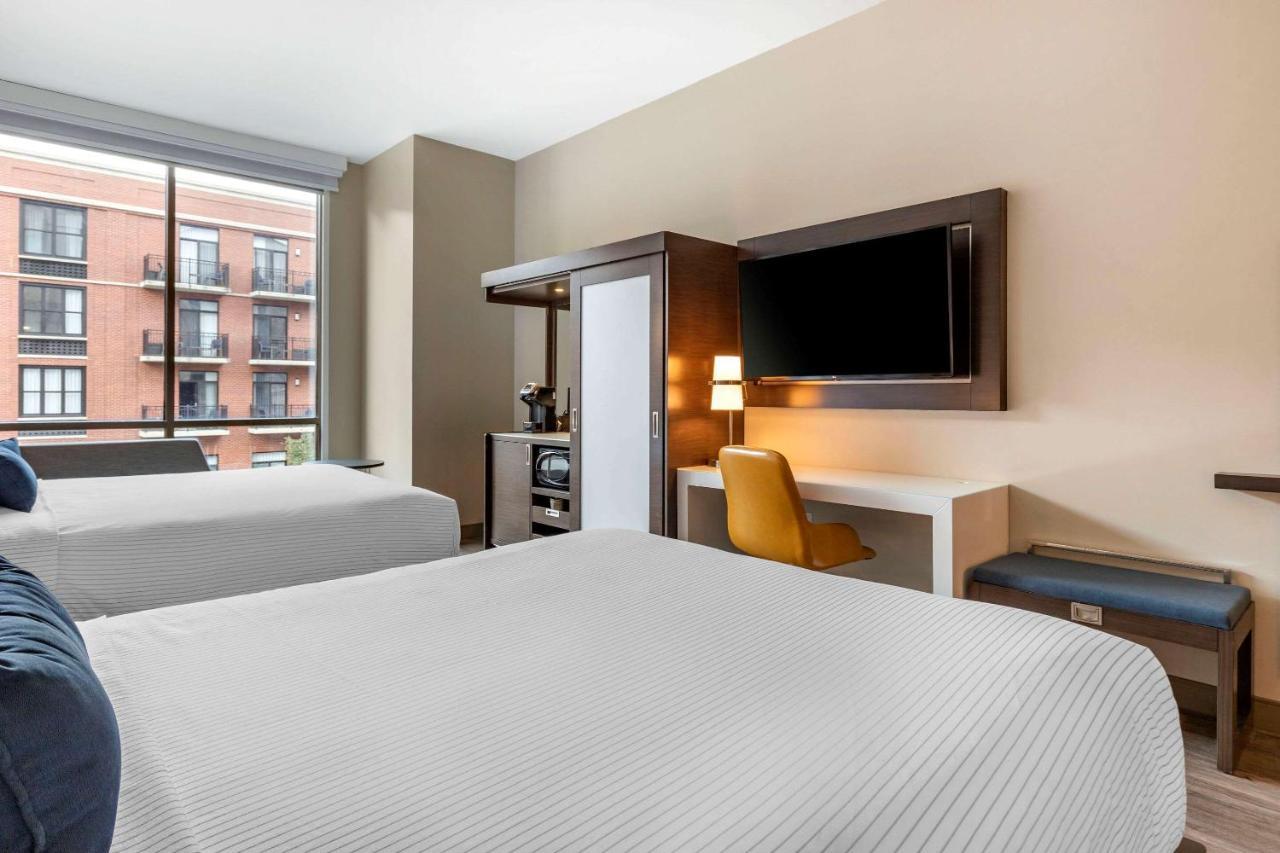 Quadruple Room with Two Queen Beds - Non Smoking