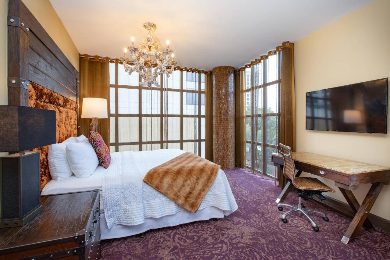 Eckzimmer mit Kingsize-Bett