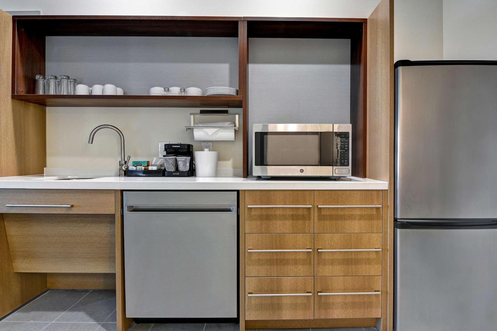 King Studio Suite - Mobility Access/Non-Smoking