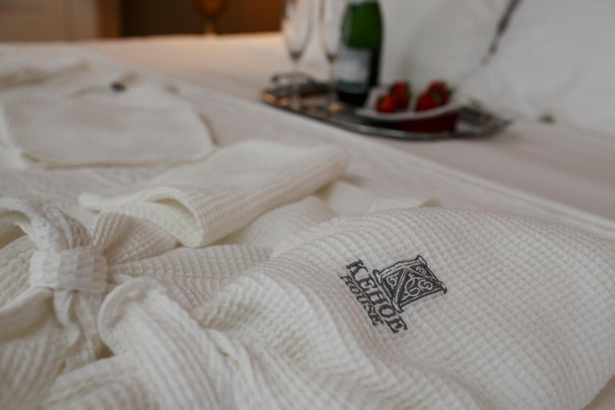 Zimmer John Adam Treutlen mit Kingsize-Bett auf der Salonetage
