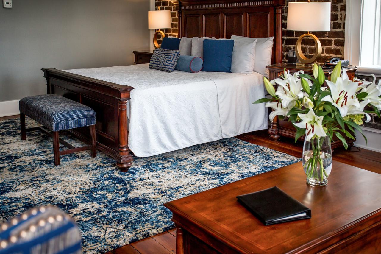 Corner King Suite,702012778:JPEG