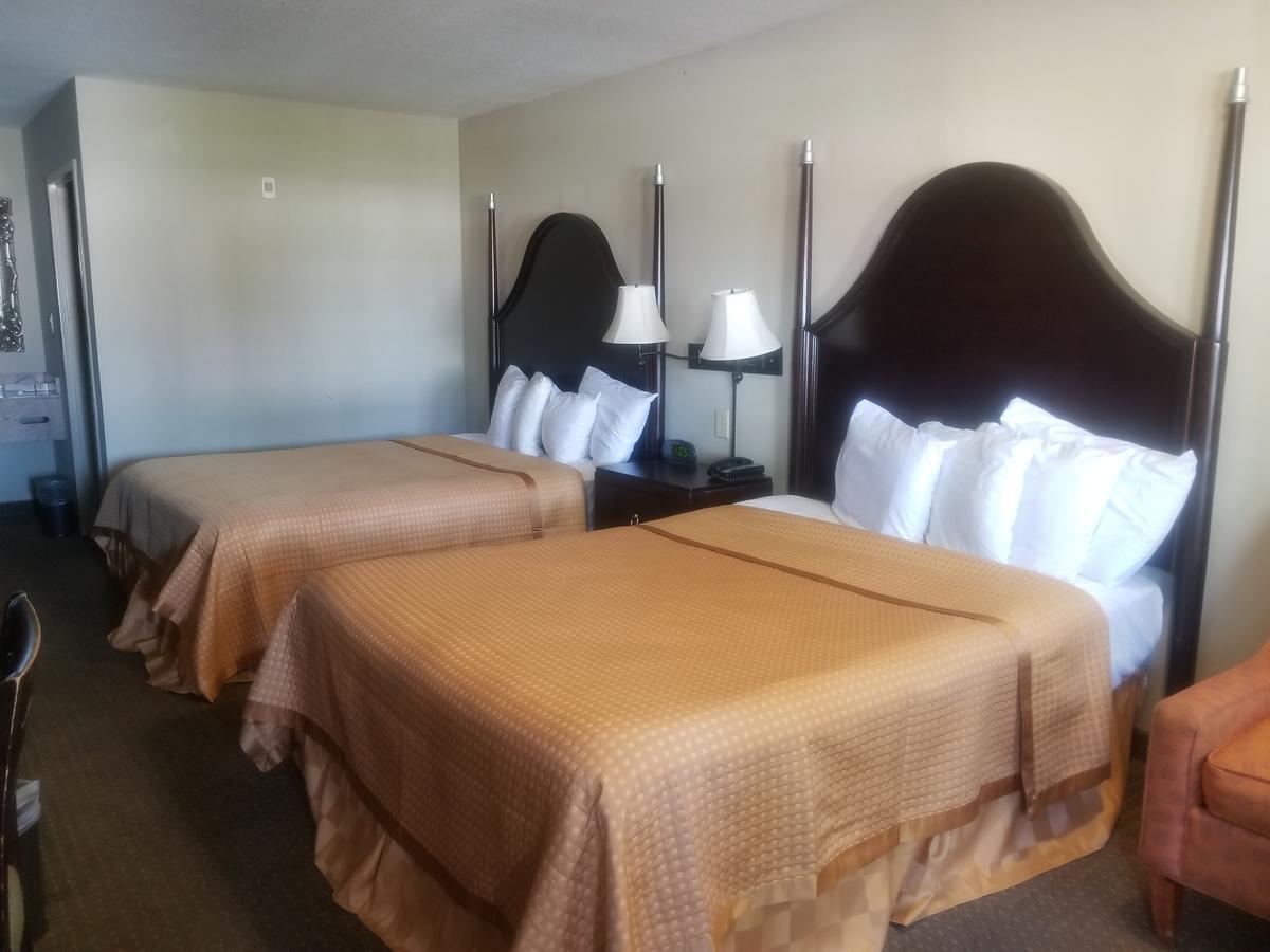 Queen Room with Two Queen Beds - Non-Smoking,1016400340:JPEG