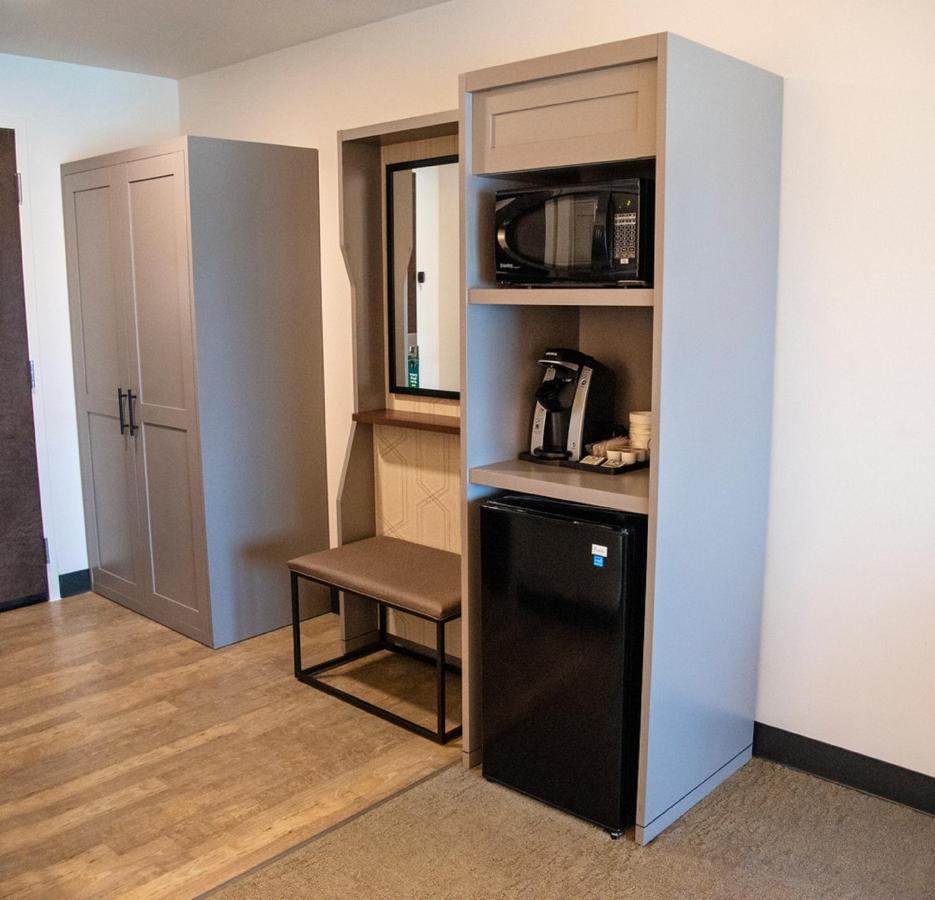 Standard Queen Room with Two Queen Beds,990173608:JPEG