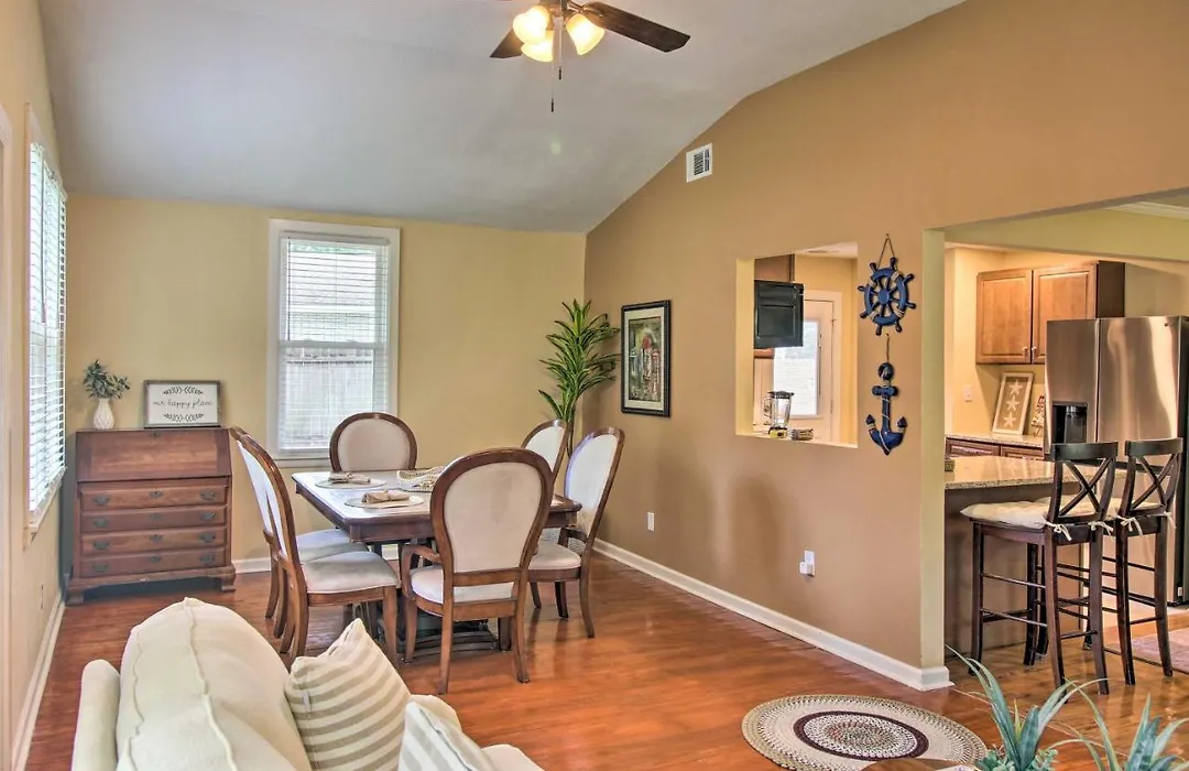 Updated Savannah Hideaway W/ Luxury Backyard!-1