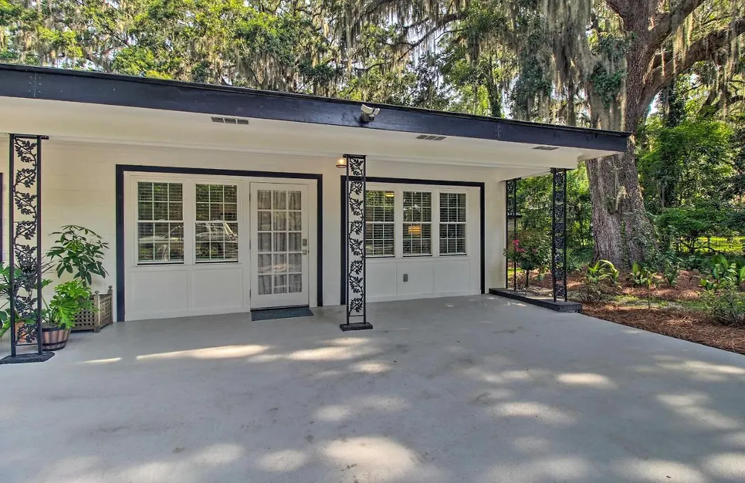 Elegant Savannah Hideaway W/ Private Garden-1