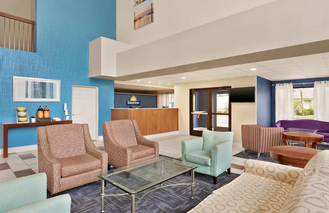 Days Inn & Suites By Wyndham Savannah Midtown-1