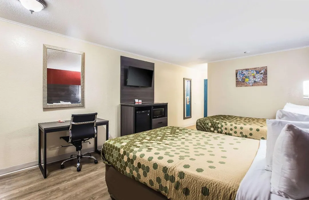 Econo Lodge Garden City - Savannah-1