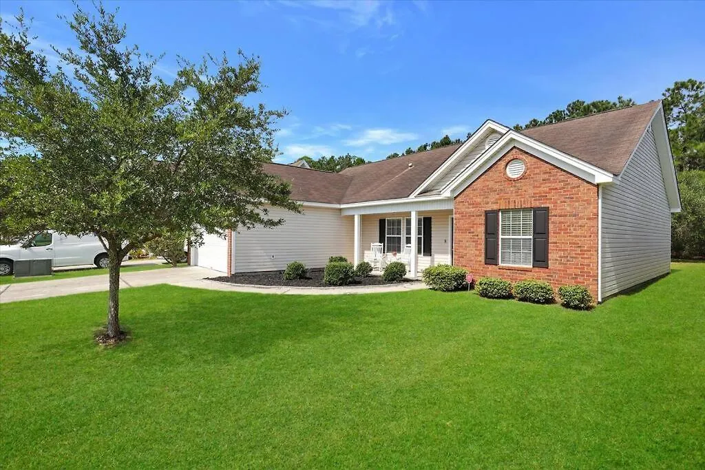 Modern And Comfortable Home For Your Next Stay!-1