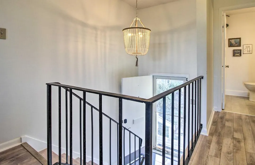 Savannah Townhome With Deck - 15 Mi To Beach!-1