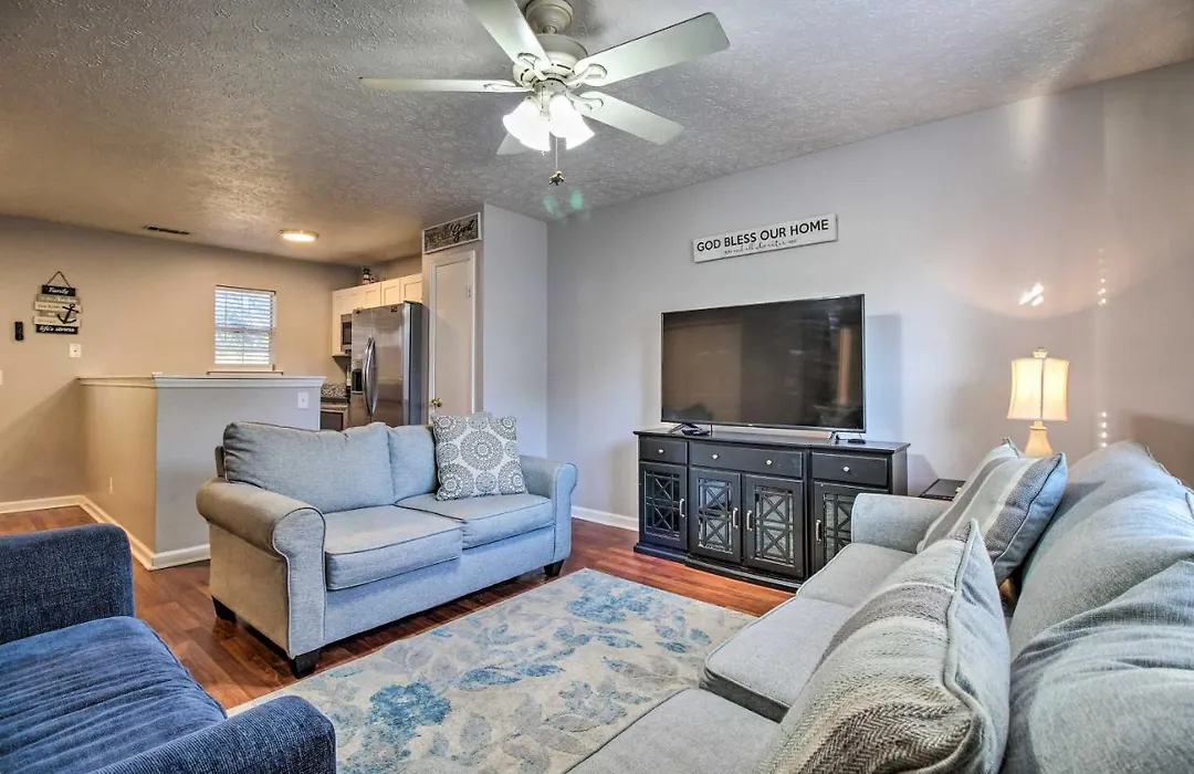 Savannah Getaway With Spacious Yard And Fire Pit!-1