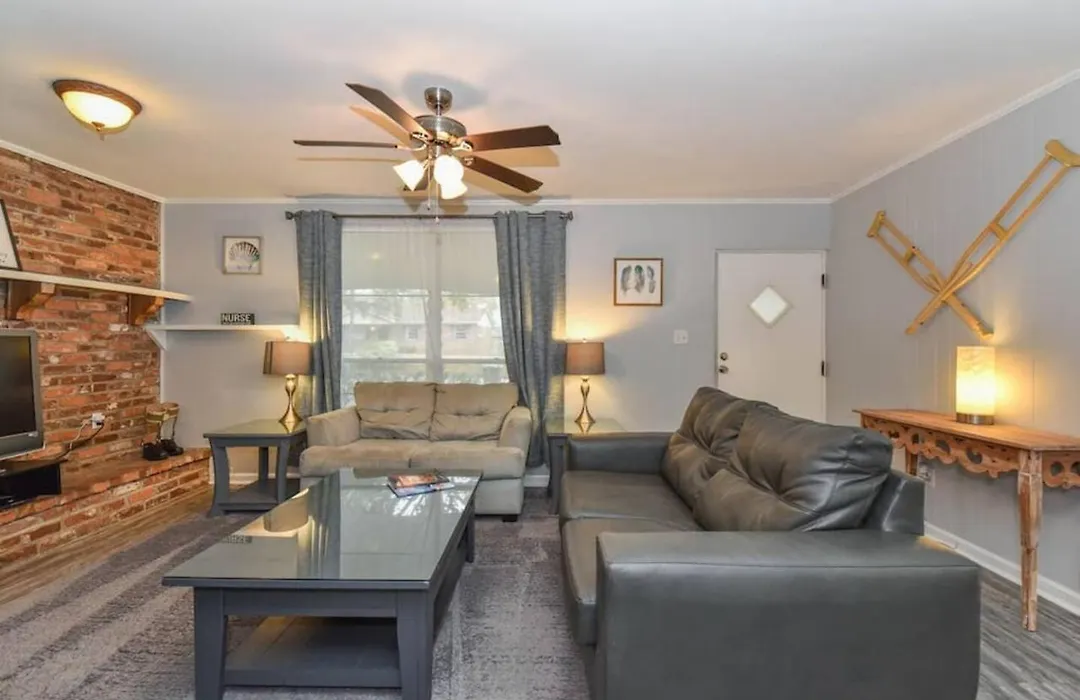 Hospital House, Blocks From Memorial Hospital Pet Friendly-1