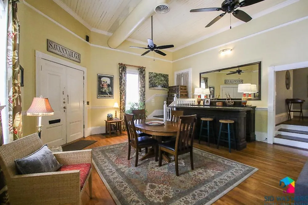 Irish Bar Your 2Br Stay In Historic Savannah-1