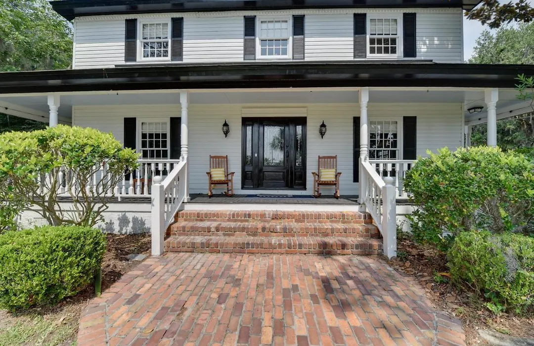 Chic Georgia Getaway With Pool And Deck, Near Beaches!-1