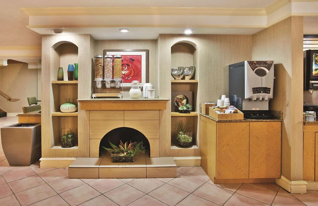 La Quinta Inn By Wyndham Savannah Midtown-1