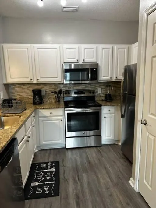 Extravagant 2 Br/2 Ba Apartment-1