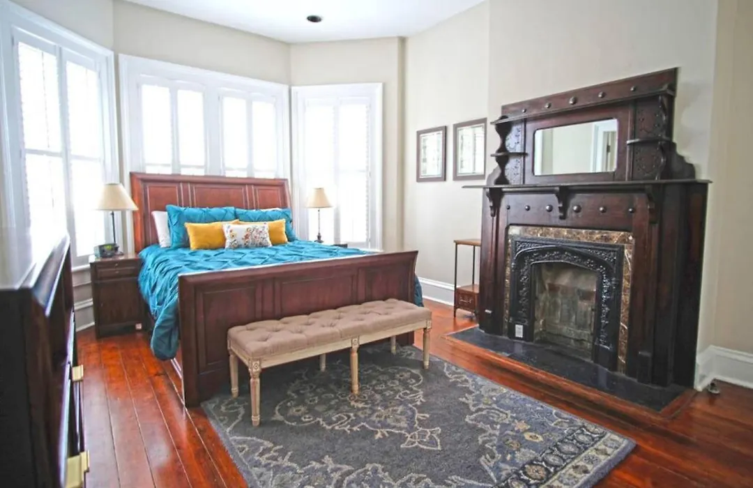 Chatham House - Historic 3 Bedroom On Chatham Square-1