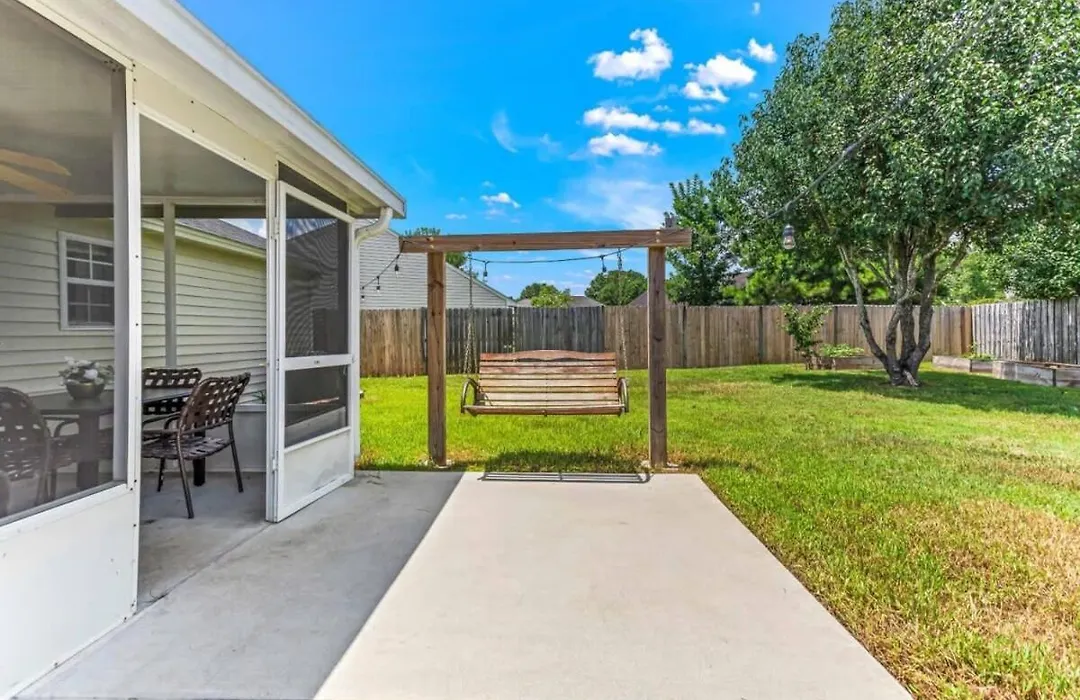 Screened Porch Firepit Patio Peaceful In Pooler-1