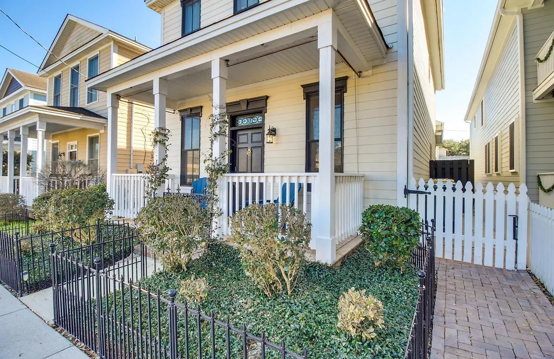 Chic Thomas Square Home In Walkable Location!-1