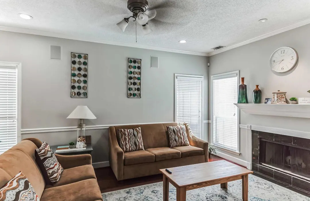 Mins To Savannah-Peachy Pied-A-Terre-1