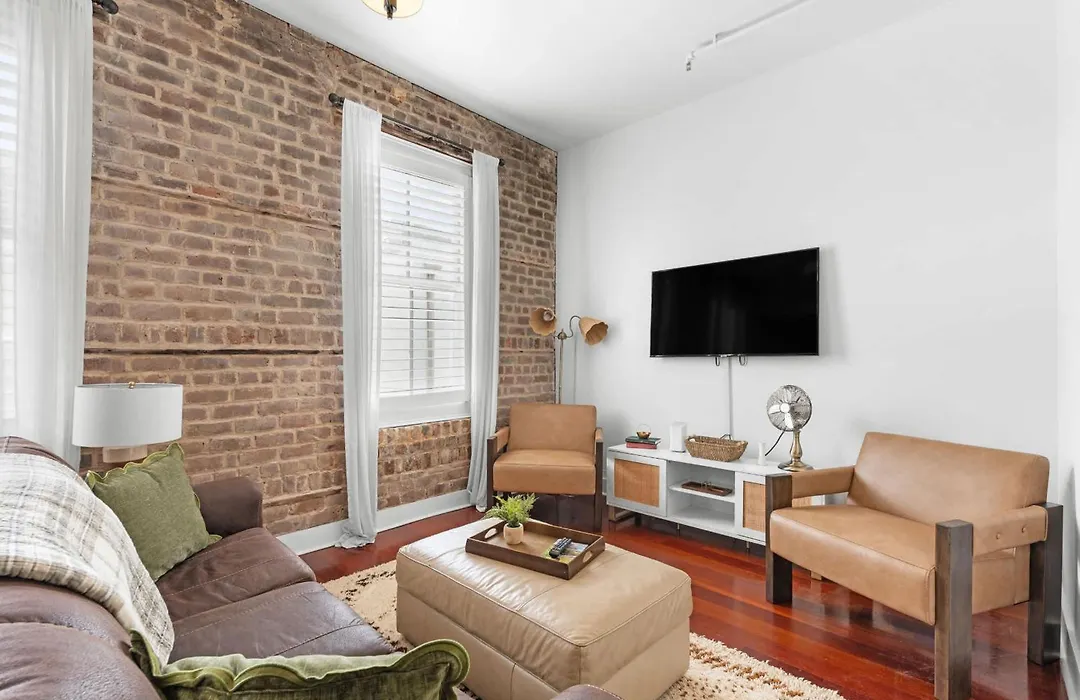 Downtown Loft- Steps Away From Plant Riverside!-1
