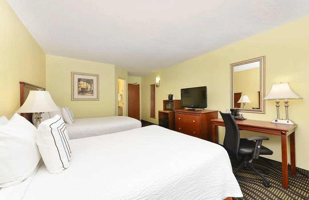 Baymont By Wyndham Savannah Midtown-1