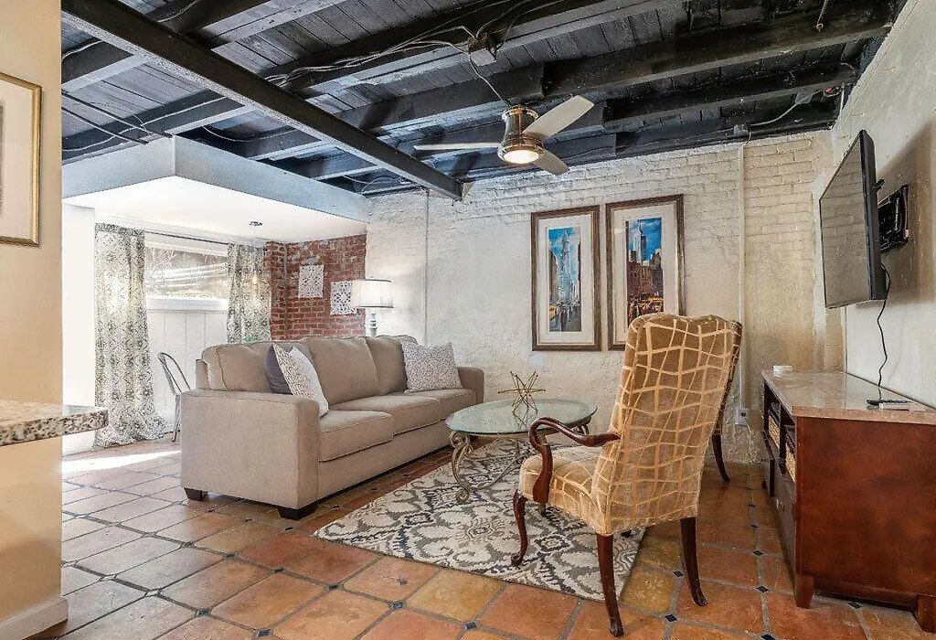 Southern Belle Carriage House-1