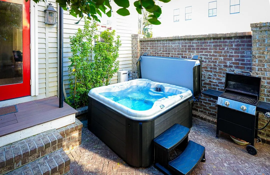Private Hot Tub: Historic Savannah Home-1