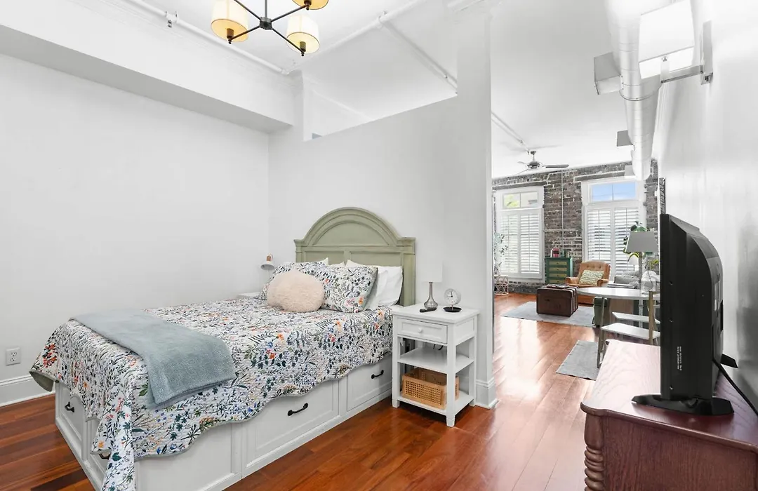 Knockout Loft- Near Plant Riverside-1