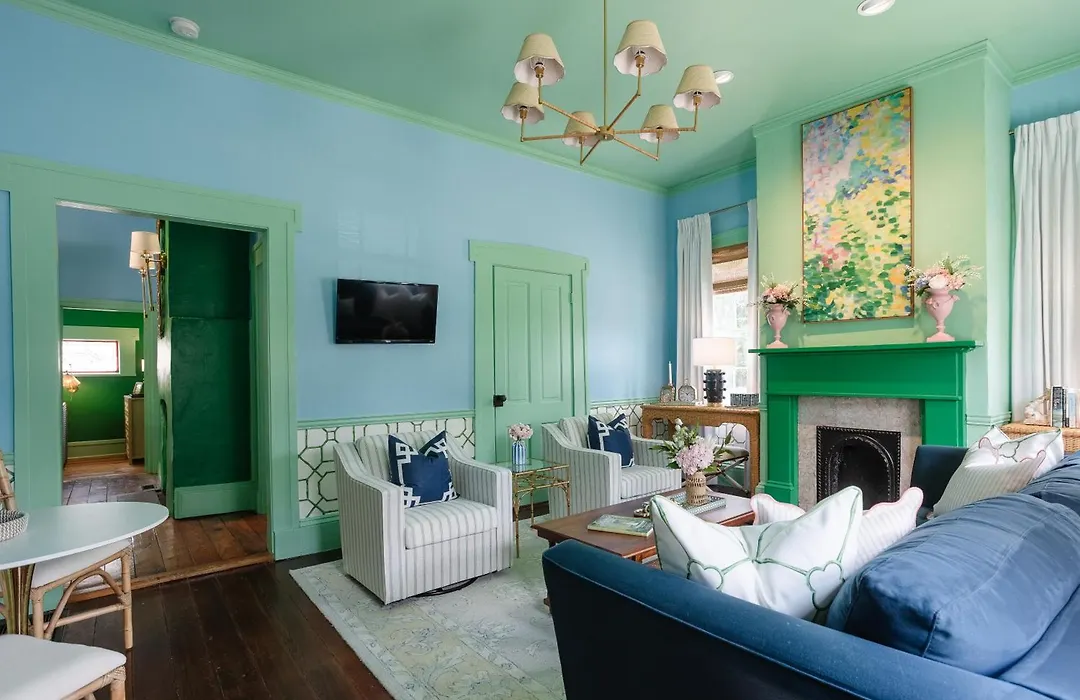 Charming Savannah Duplex Courtyard Parking-1