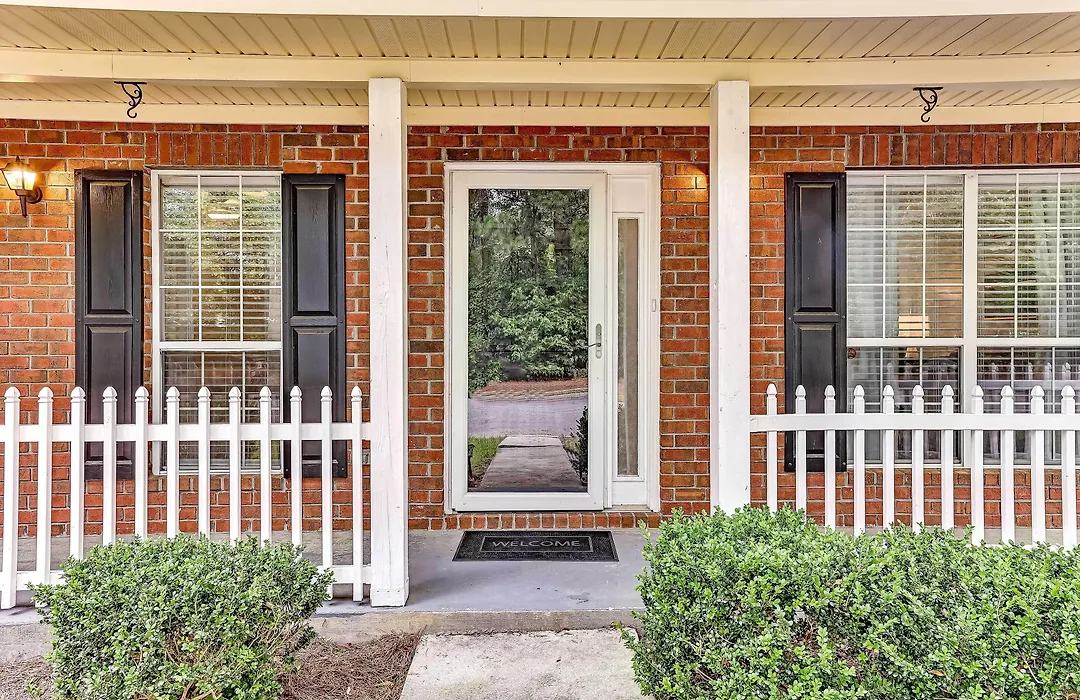 Soothing Savannah Townhome With Patio!-1
