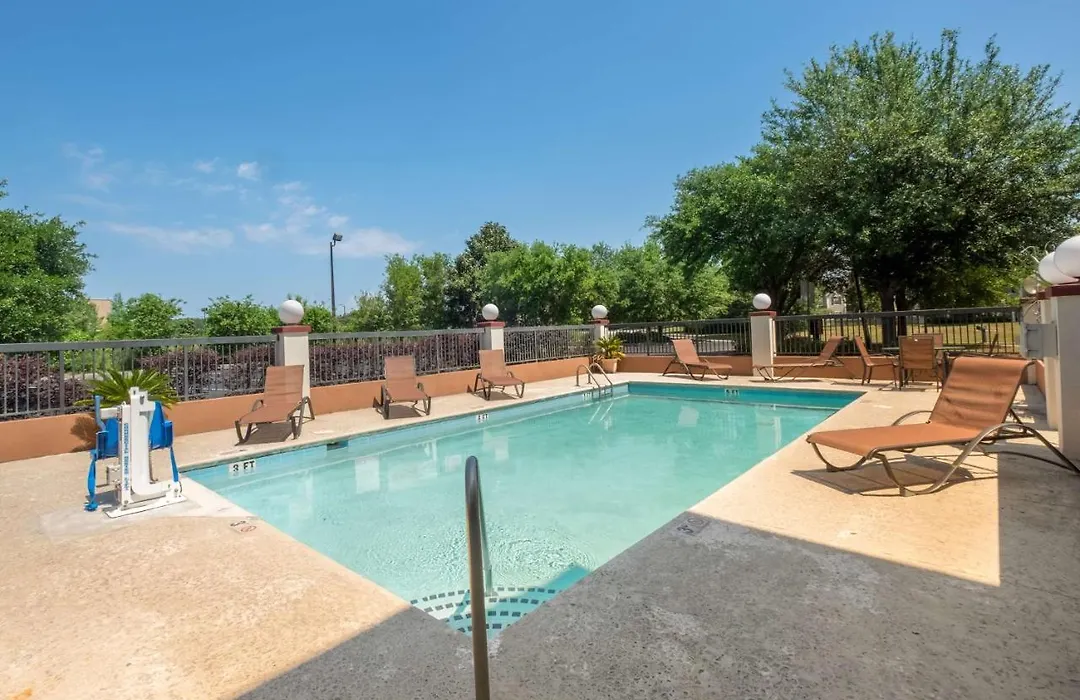 Red Roof Inn & Suites Savannah Gateway-1