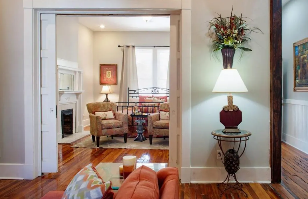416A Waldburg St - Newly Renovated 1920'S Historic District Apt-1