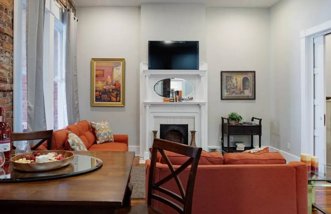 416A Waldburg St - Newly Renovated 1920'S Historic District Apt-1