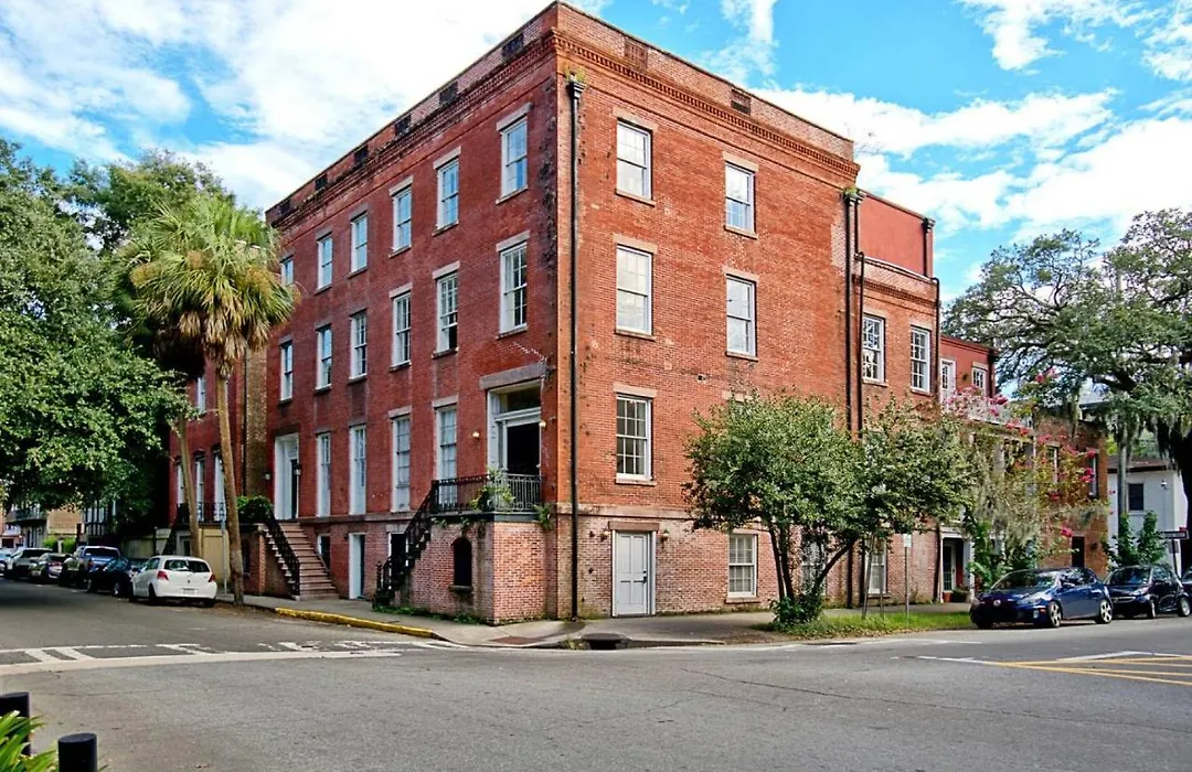 201 York #2 - Newly Renovated Parkside Apt!-1