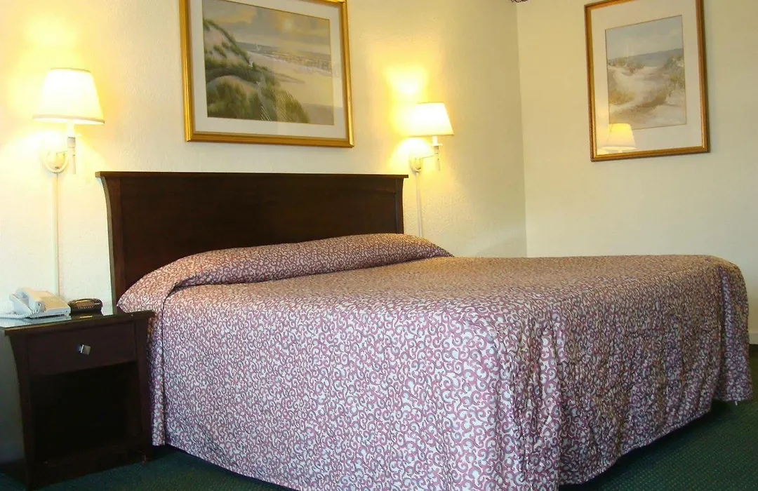 Relax Inn Savannah-1