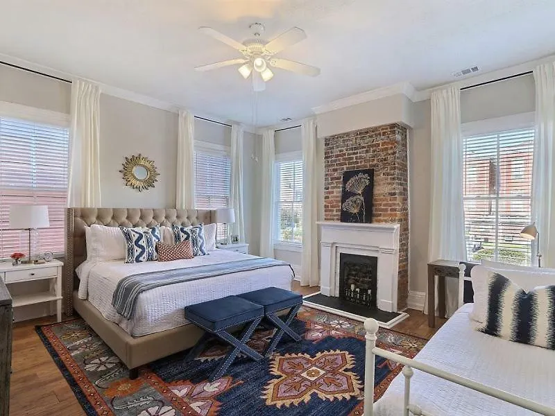 Gallery Stays - Parkside Manor-1