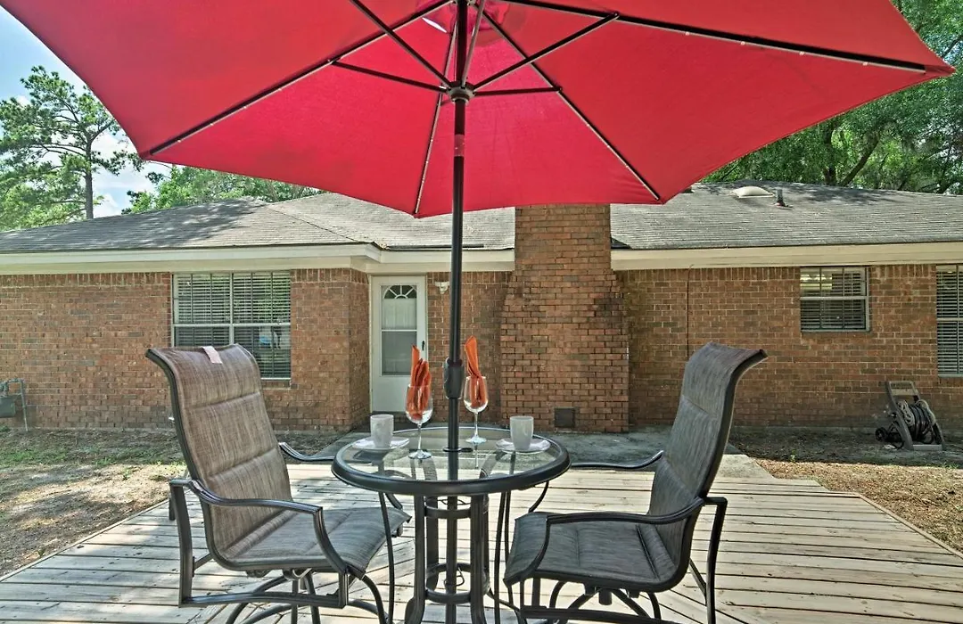 Updated Savannah Home W/ Yard - Near River Street!-1