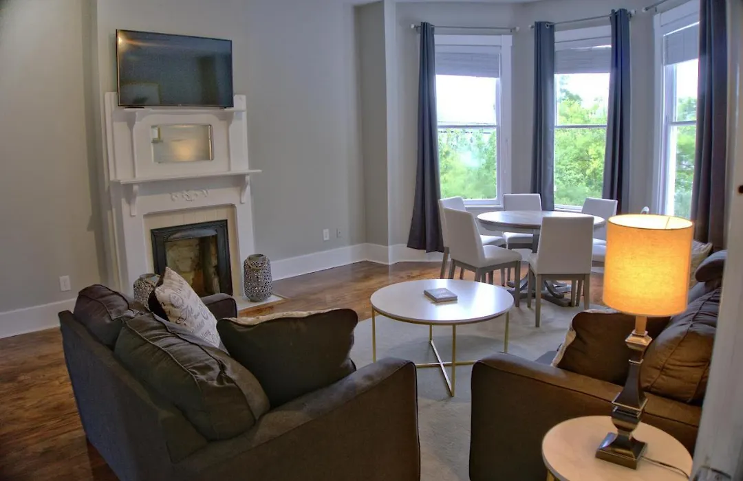 2 Bedroom Newly Renovated Townhome In Historic Savannah-1