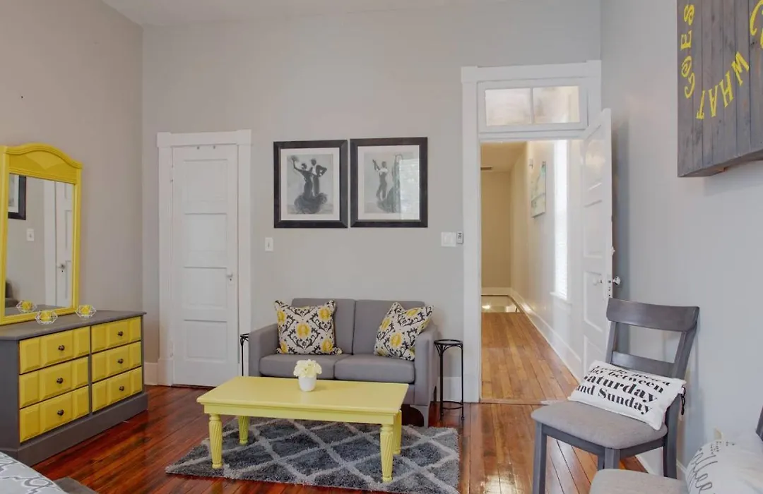 4 Bedroom Large Renovated Townhouse-1