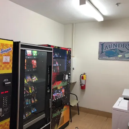 Econo Lodge Choice Hotels I 95 Savannah Gateway 24 Hour Fitness Center On Site Guest Laundry On Site Perkins Restaurant-2