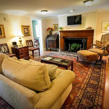 Savannah Bed & Breakfast Inn-3