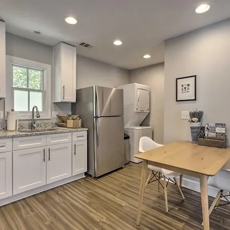 Updated Savannah Apartment - Walk To Forsyth Park!-3