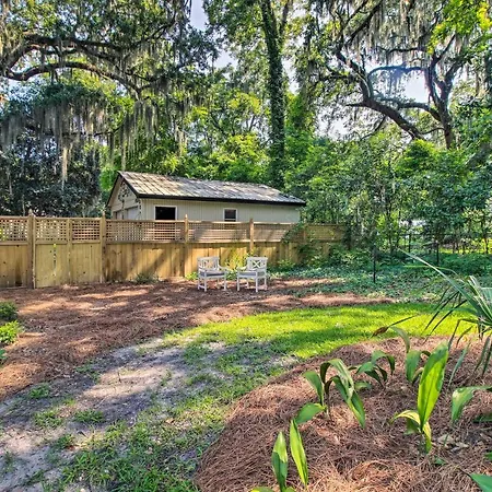 Elegant Savannah Hideaway W/ Private Garden-2