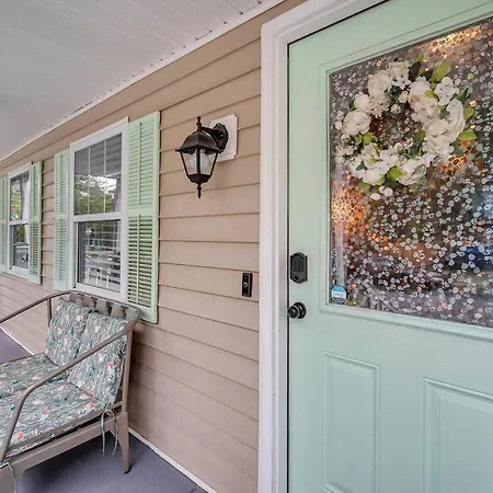 New Cheerful Renovated Home - 5 Min To Downtown!-2