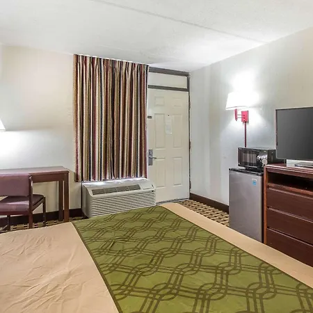 Econo Lodge Savannah Midtown-3