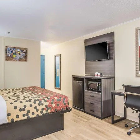 Econo Lodge Garden City - Savannah-2