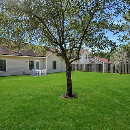 Modern And Comfortable Home For Your Next Stay!-2