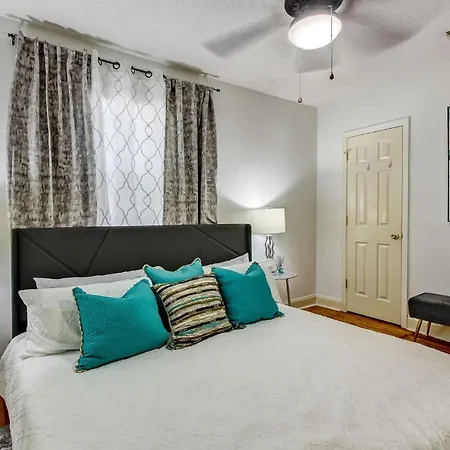 Modern Luxury Apartment 1 Mile From Forsyth Park-3